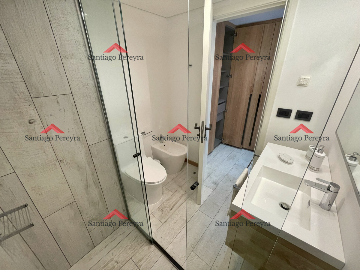 Apartamento ID.14389 - En alquiler, inigualable vista, 3 dormitorios en suite con amplia terraza, moderno, amplio y con todos los servicios, a pasos del mar
