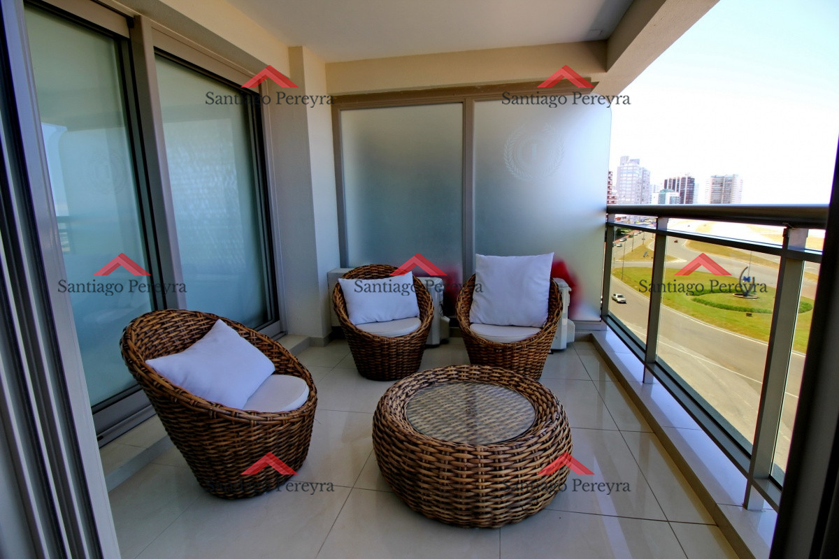 Apartamento ID.11438 - Apartamento de 3 dormitorios, primera linea frente al mar, en alquiler y venta, Punta del Este