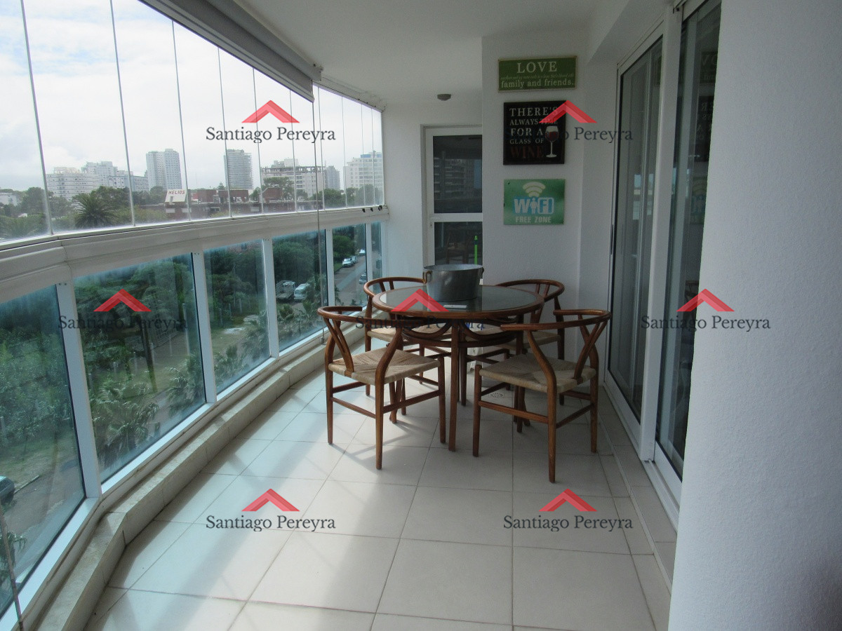 Apartamento ID.6276 - Amplia planta con vista al mar en edificio de primera categoría