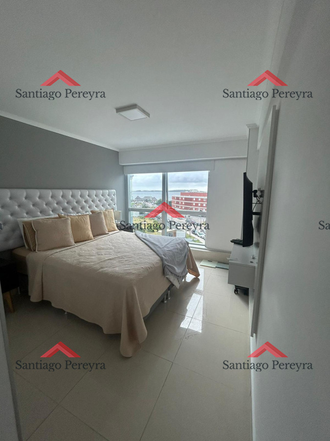 Apartamento ID.15862 - Apartamento de 2 dormitorios en torre de categoría a 1 cuadra de Playa Mansa