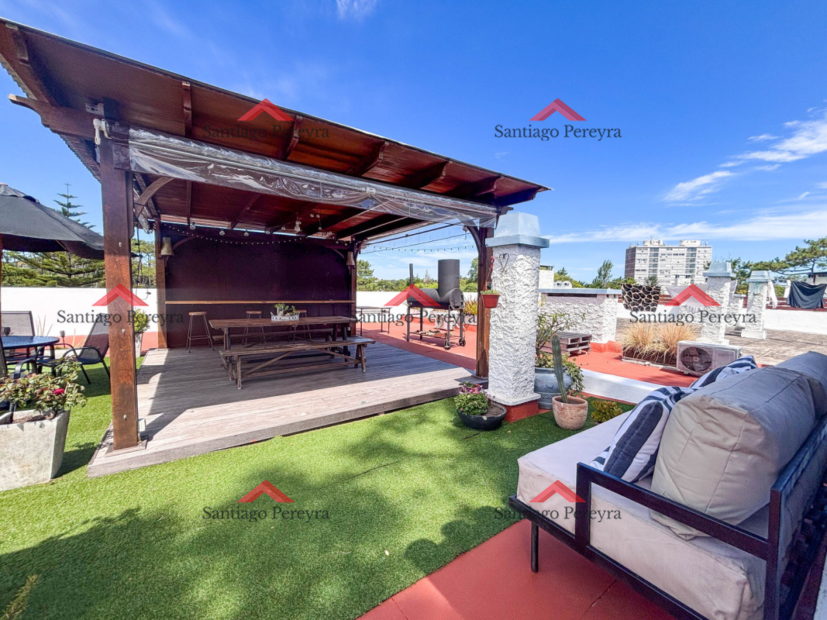 Apartamento ID.6982 - Pent House a una cuadra de la playa mansa con barbacoa propia y tres cocheras 