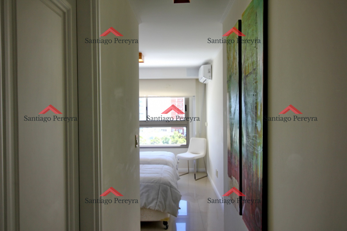 Apartamento ID.11438 - Apartamento de 3 dormitorios, primera linea frente al mar, en alquiler y venta, Punta del Este
