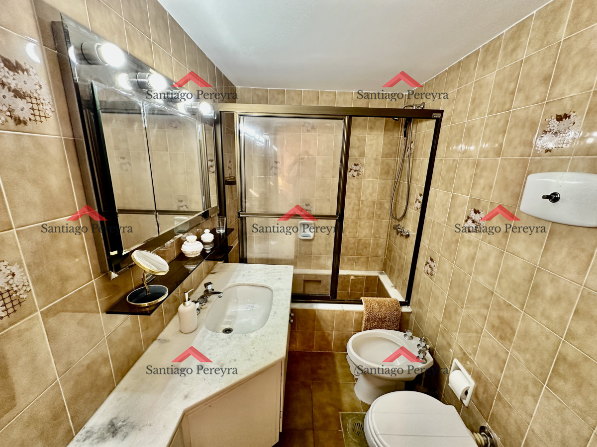 Apartamento ID.16785 - Alquiler frente a Playa Brava