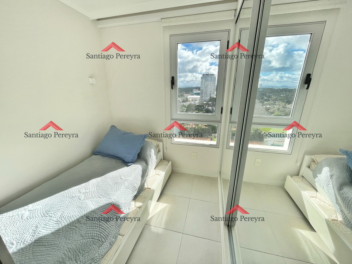 Apartamento ID.5056 - En alquiler de temporada, piso alto con amenities completos, terraza y garage, 1 dorm y medio y lavadero