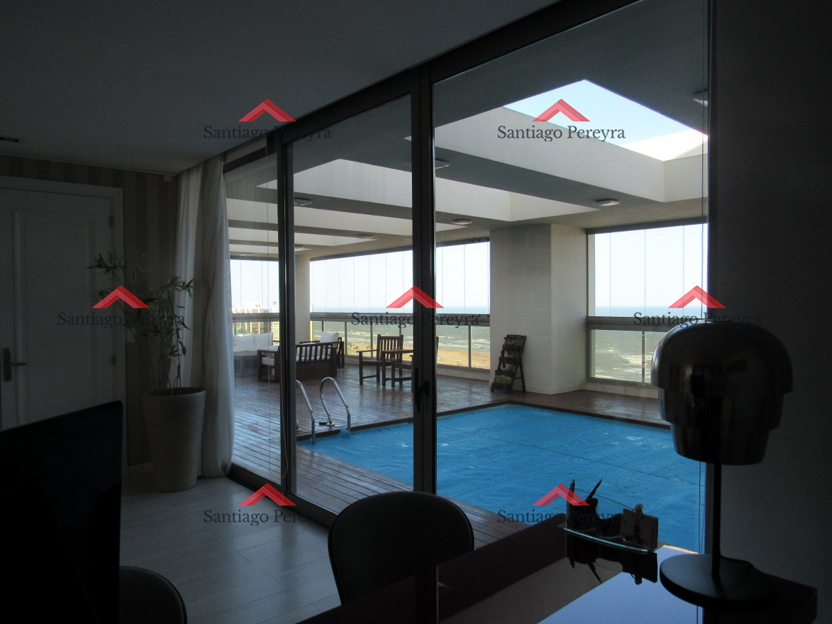 Apartamento ID.3300 - Espectacular Pent House primera linea de lujo en venta, piscina propia, 5 garages, barbacoa