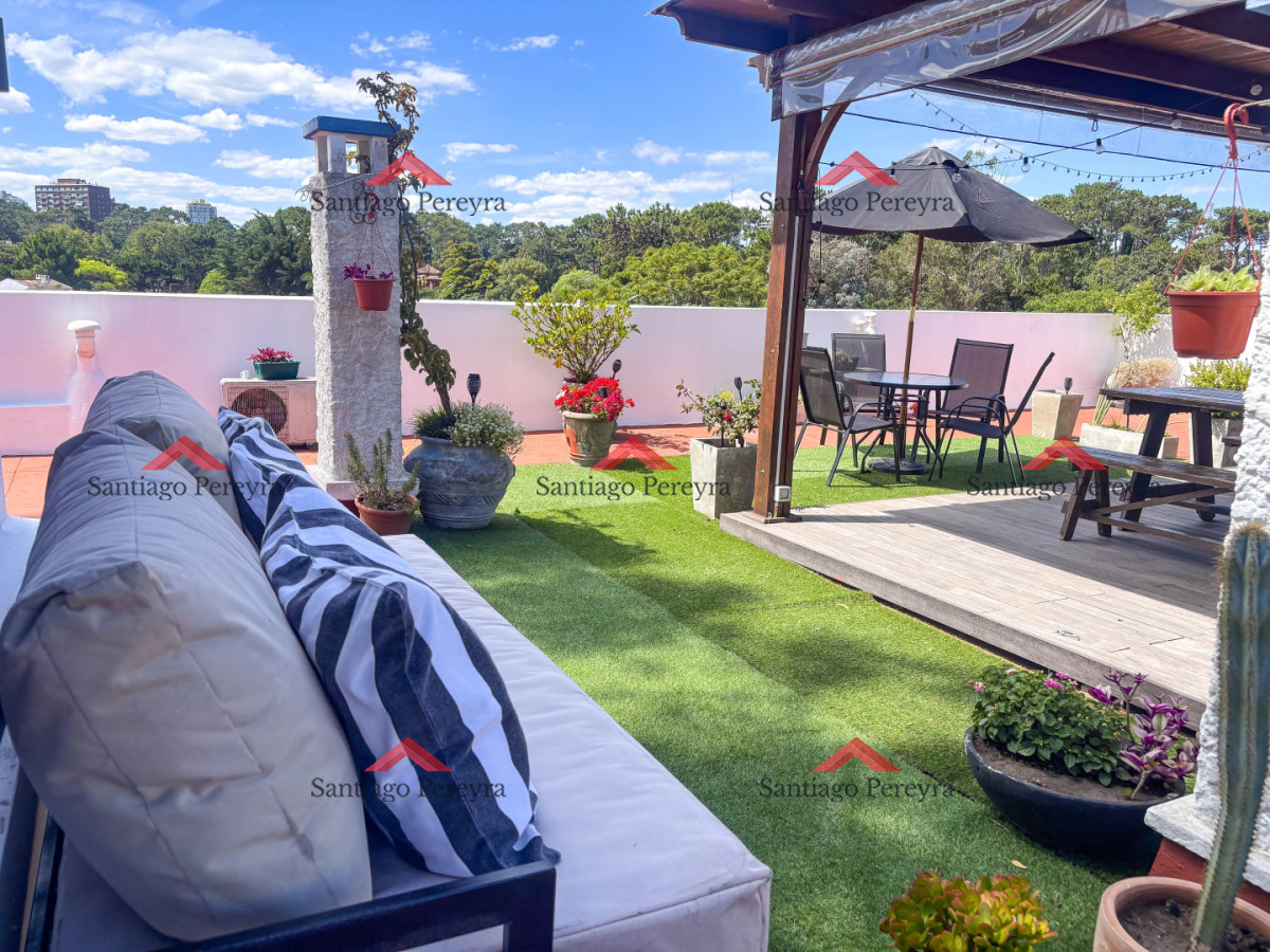 Apartamento ID.6982 - Pent House a una cuadra de la playa mansa con barbacoa propia y tres cocheras 