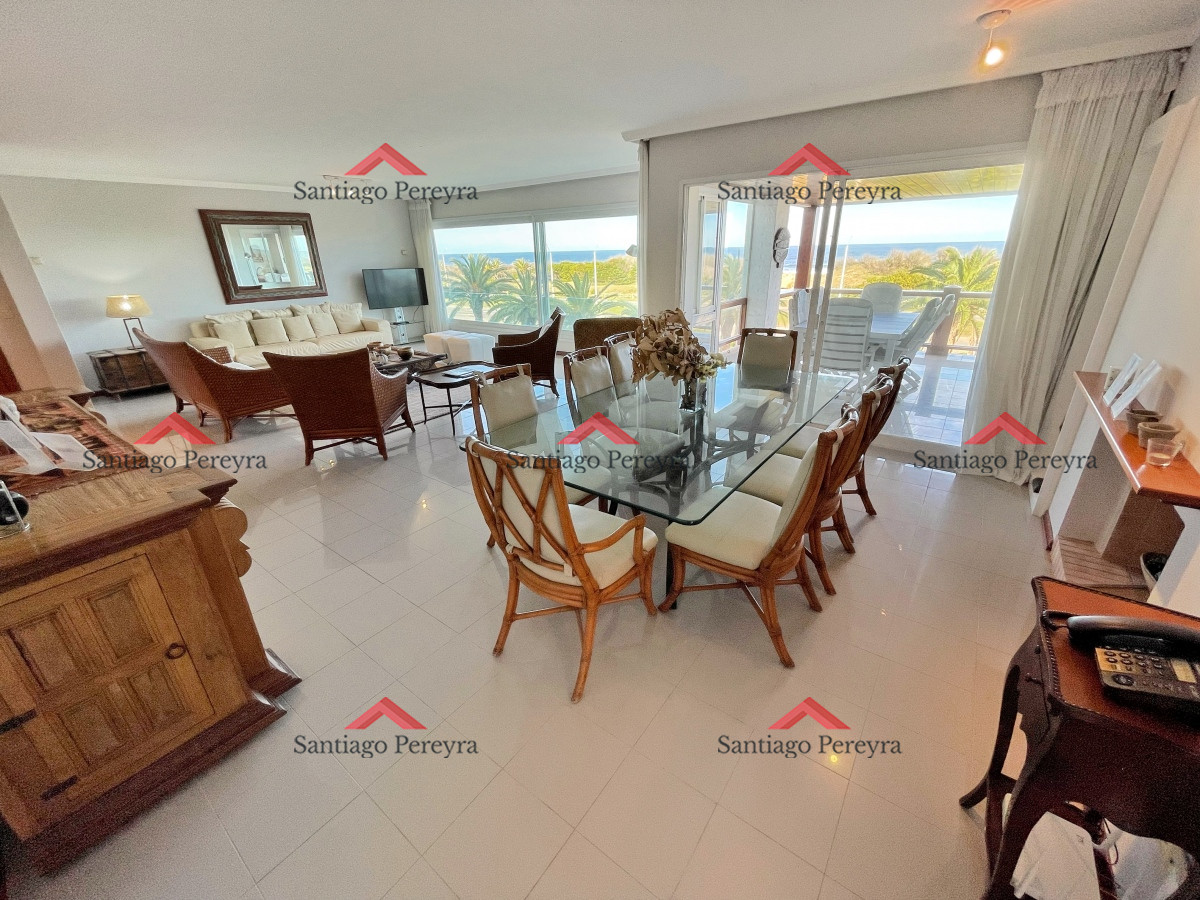 Apartamento ID.2717 - Excelente propiedad frente al mar, 3 dormitorios en suite mas dependencia amplio living con vista al mar y parrillero propio 163m2