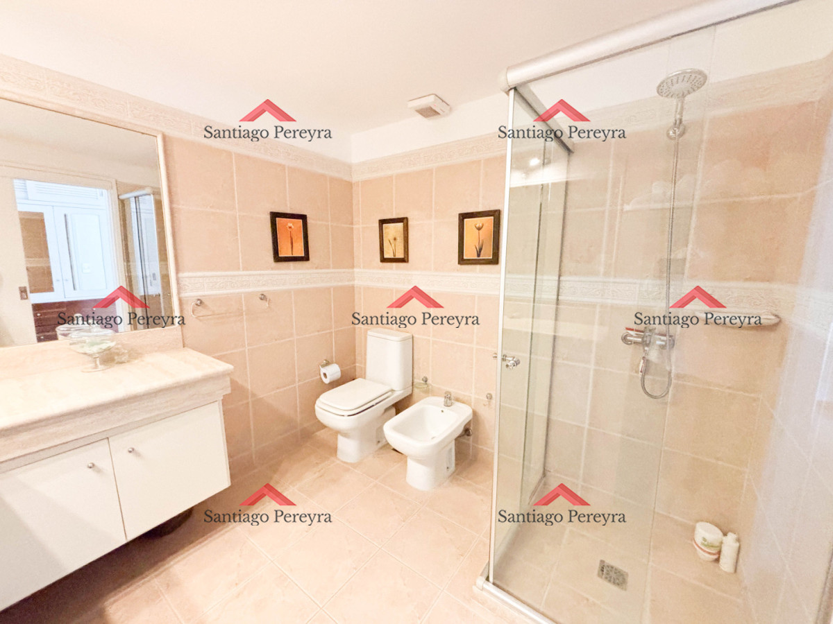 Apartamento ID.6982 - Pent House a una cuadra de la playa mansa con barbacoa propia y tres cocheras 