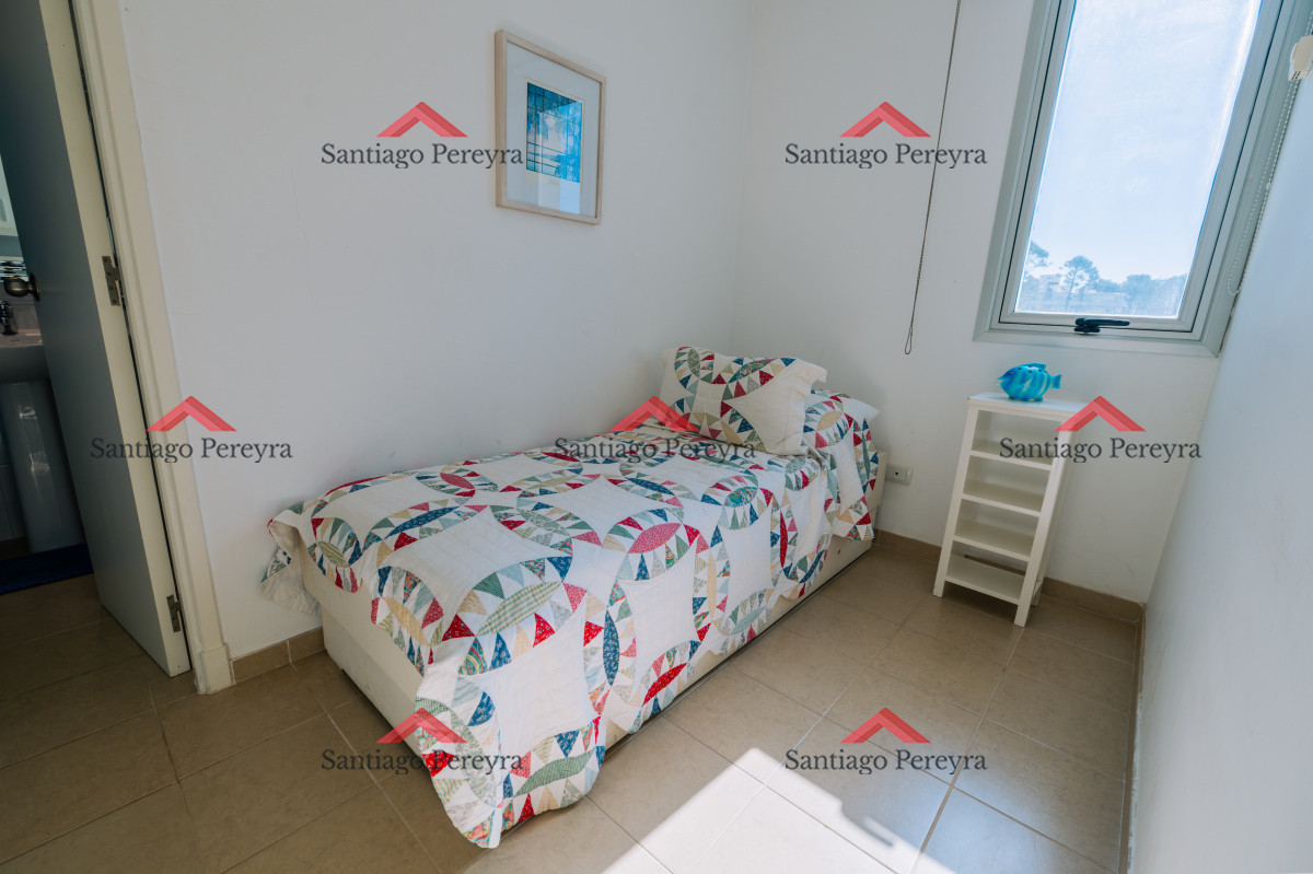 Apartamento ID.12858 - Amplio Apartamento de 3 dormitorios + dependencia a 100 metros Del Mar