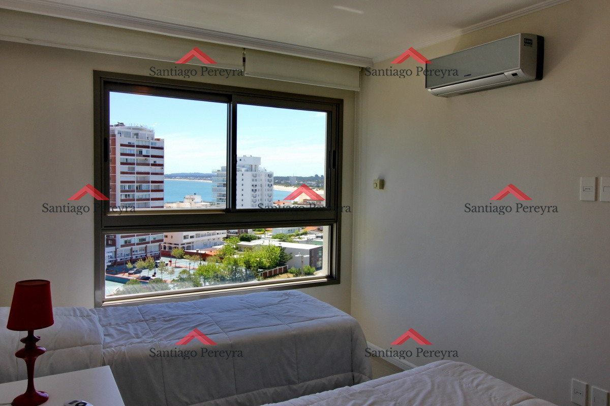 Apartamento ID.11444 - Apartamento de 3 dormitorios, primera linea frente al mar, en alquiler y venta, Punta del Este