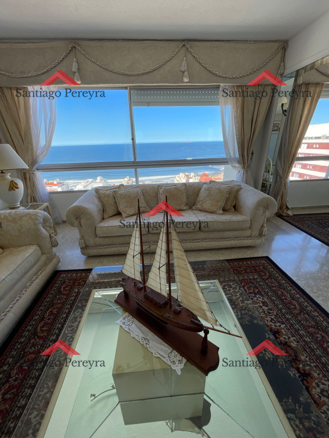 Apartamento ID.16369 - APARTAMENTO UBICADO EN EL CORAZON DE PUNTA DEL ESTE CON VISTA AL MAR