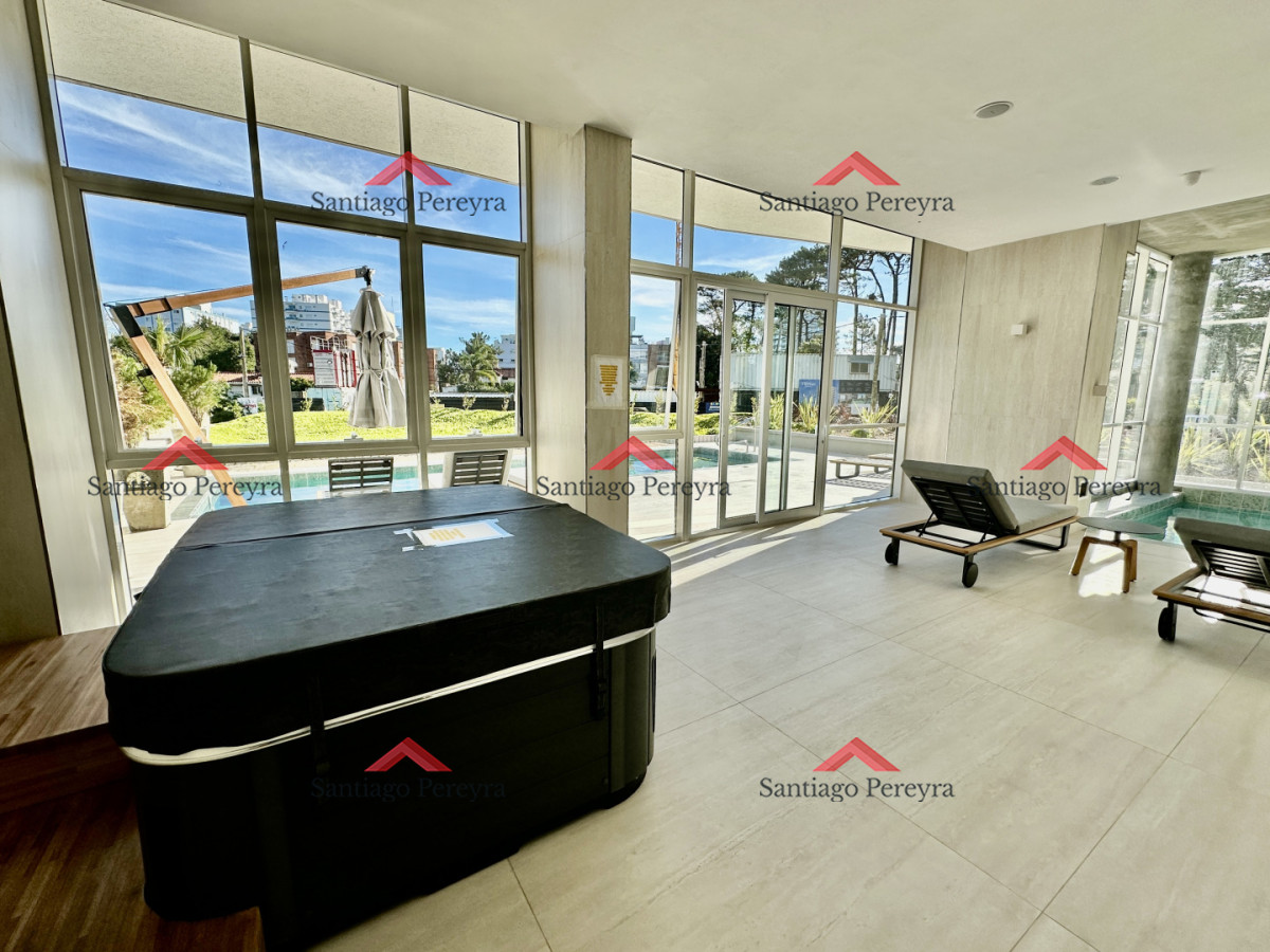 Apartamento ID.17032 - Dos dormitorios y dos baños en venta, zona Shopping Punta