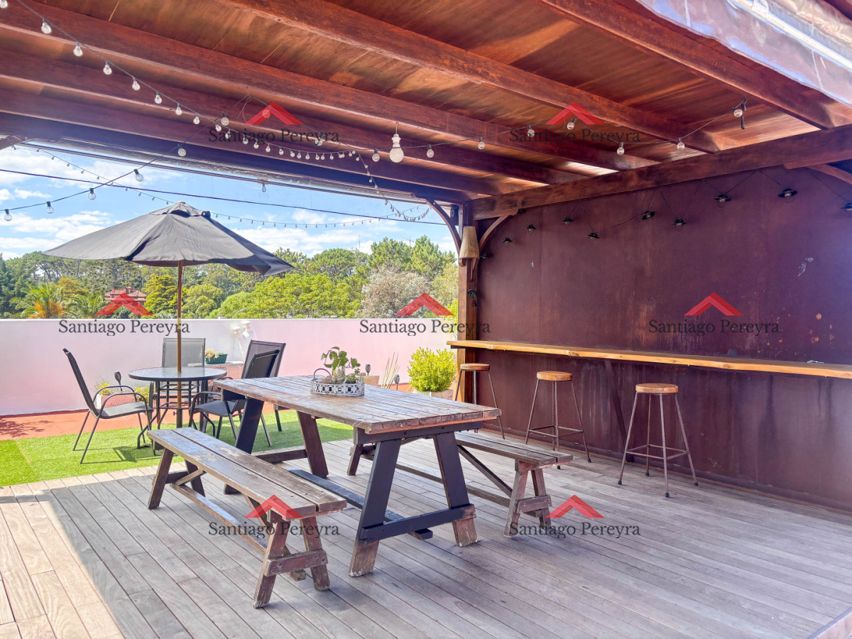 Apartamento ID.6982 - Pent House a una cuadra de la playa mansa con barbacoa propia y tres cocheras 