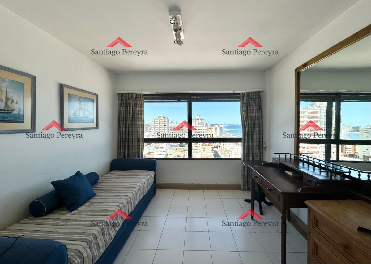 Apartamento ID.16892 - Apartamento en Venta de Cuatro Dormitorios y Dependencia 