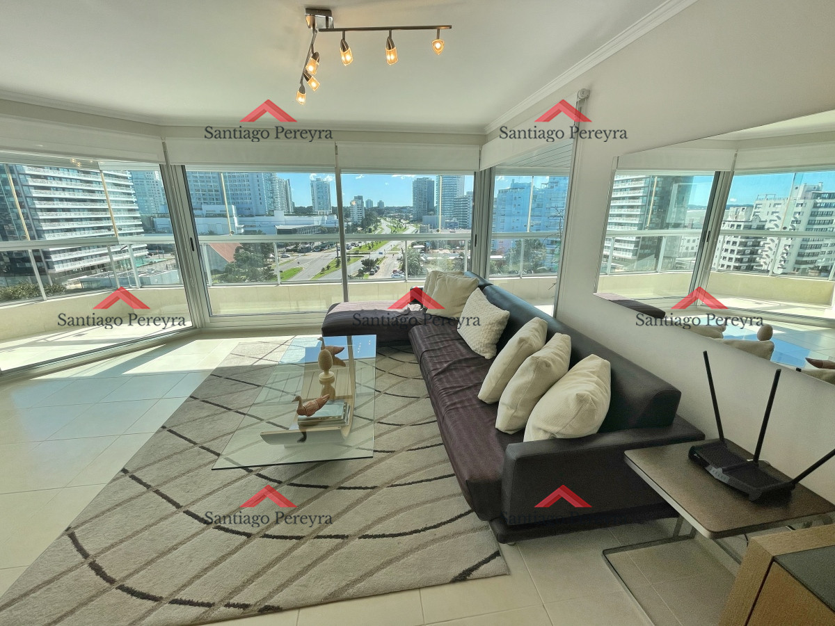 Apartamento ID.3082 - Amplio apartamento en venta, 3 dormitorios y dependencia, terraza con parrillero cerrada, excelentes amenities, zona Conrad a metros de playa mansa