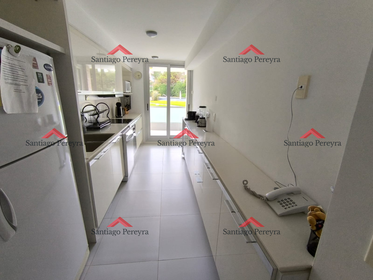 Apartamento de 3 Dormitorios Vista al Mar. Playa Mansa - GoPunta - Portal Inmobiliario de Punta del Este - Maldonado