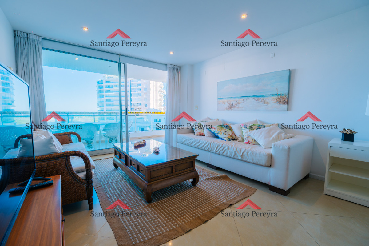 Apartamento ID.12858 - Amplio Apartamento de 3 dormitorios + dependencia a 100 metros Del Mar
