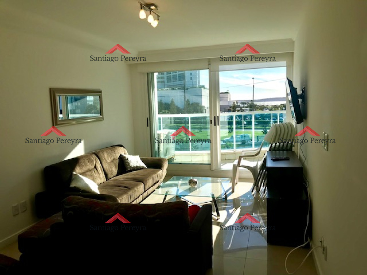 Apartamento ID.9309 - Apartamento en Alquiler a una cuadra del mar (Playa Mansa)  en torre nueva, con todos y excelentes servicios .