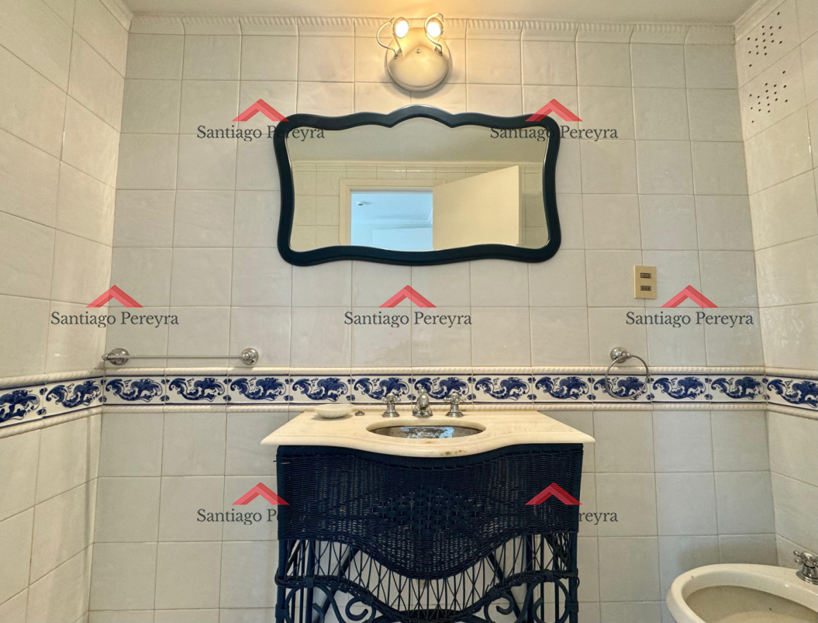 Apartamento ID.16892 - Apartamento en Venta de Cuatro Dormitorios y Dependencia 