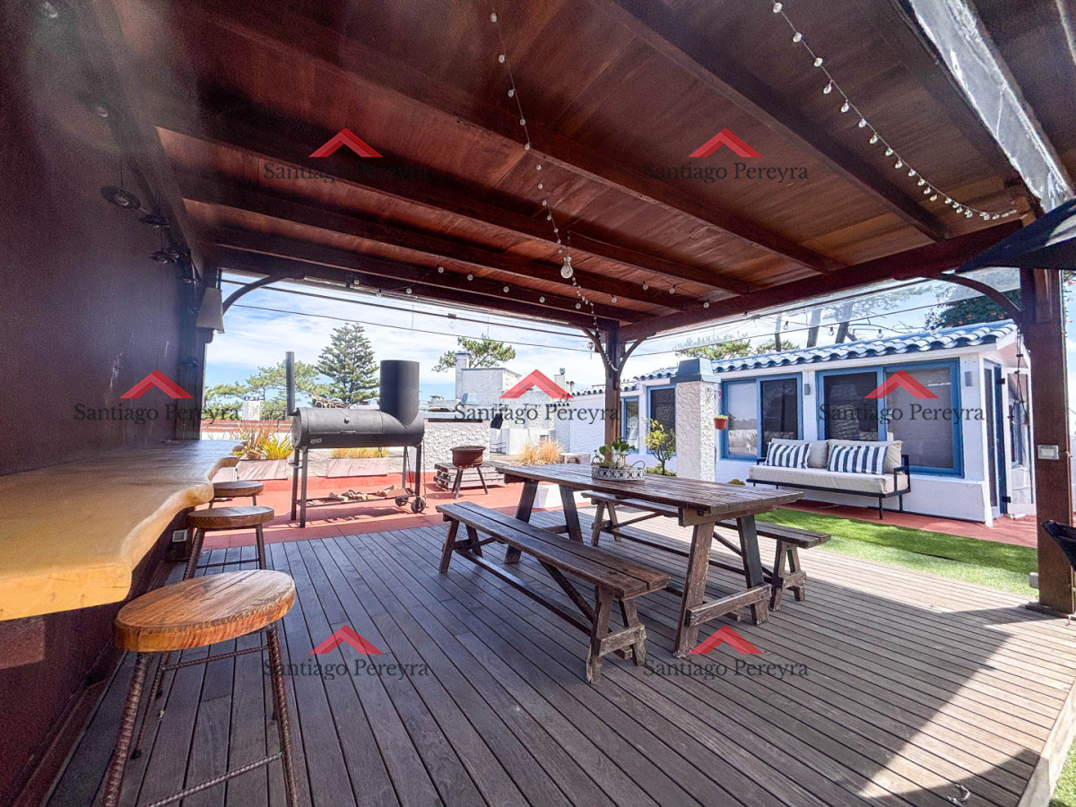 Apartamento ID.6982 - Pent House a una cuadra de la playa mansa con barbacoa propia y tres cocheras 