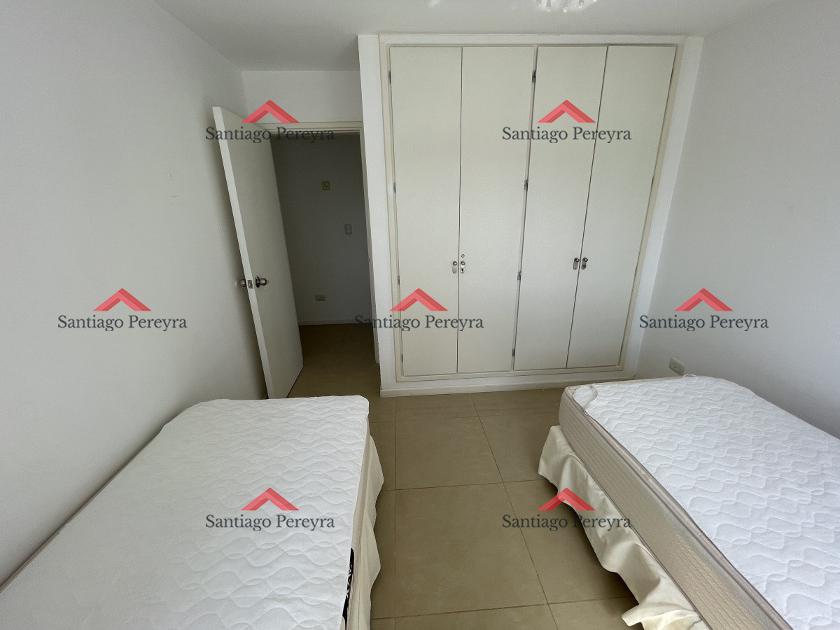 Apartamento ID.12858 - Amplio Apartamento de 3 dormitorios + dependencia a 100 metros Del Mar