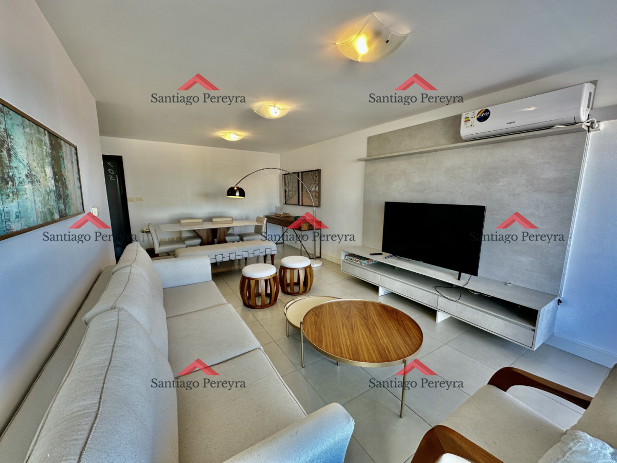 Apartamento ID.16990 - Hermoso apartamento de 2 dormitorios con parrillero propio y vista a playa brava