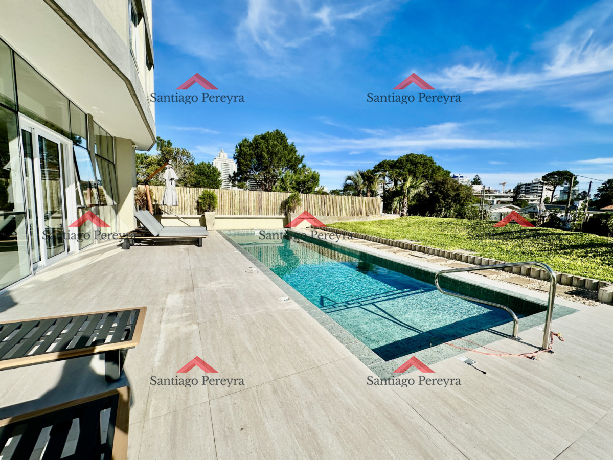 Apartamento ID.17032 - Dos dormitorios y dos baños en venta, zona Shopping Punta