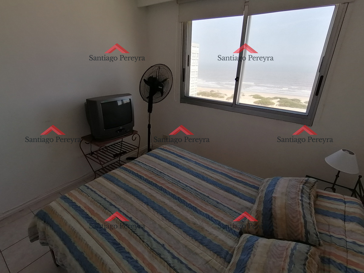 Apartamento ID.720 - Apartamento en venta de 1 dormitorio y medio con vista al mar!!!