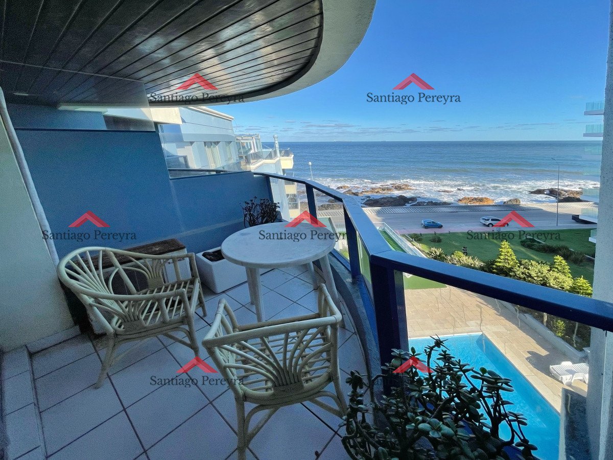 Apartamento ID.10163 - En venta apartamento frente al mar con parrillero propio y piscina