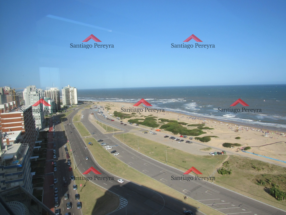 Apartamento ID.3300 - Espectacular Pent House primera linea de lujo en venta, piscina propia, 5 garages, barbacoa