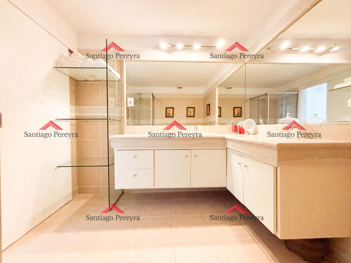 Apartamento ID.6982 - Pent House a una cuadra de la playa mansa con barbacoa propia y tres cocheras 