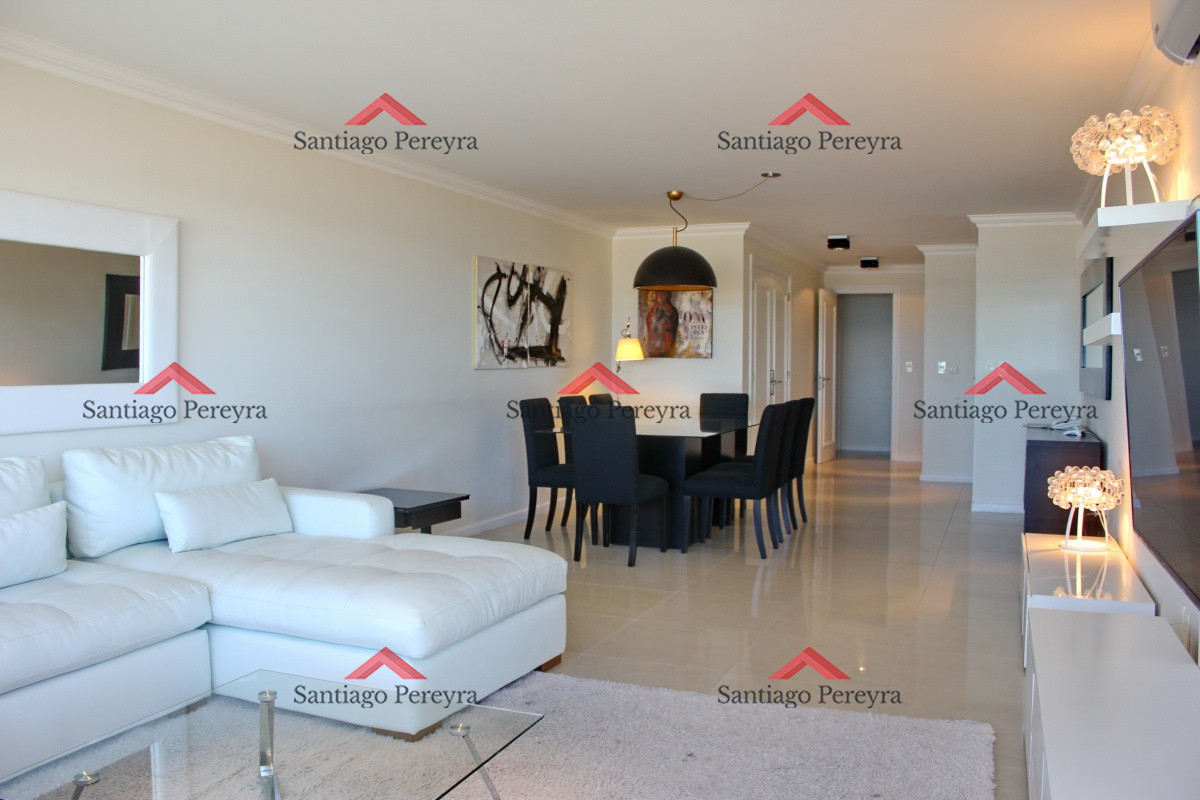 Apartamento ID.11438 - Apartamento de 3 dormitorios, primera linea frente al mar, en alquiler y venta, Punta del Este