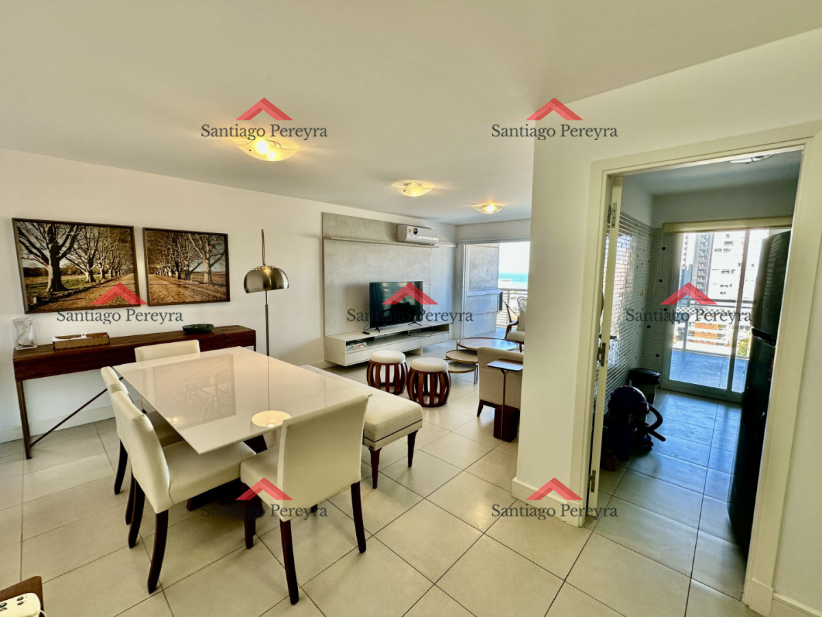 Apartamento ID.16990 - Hermoso apartamento de 2 dormitorios con parrillero propio y vista a playa brava