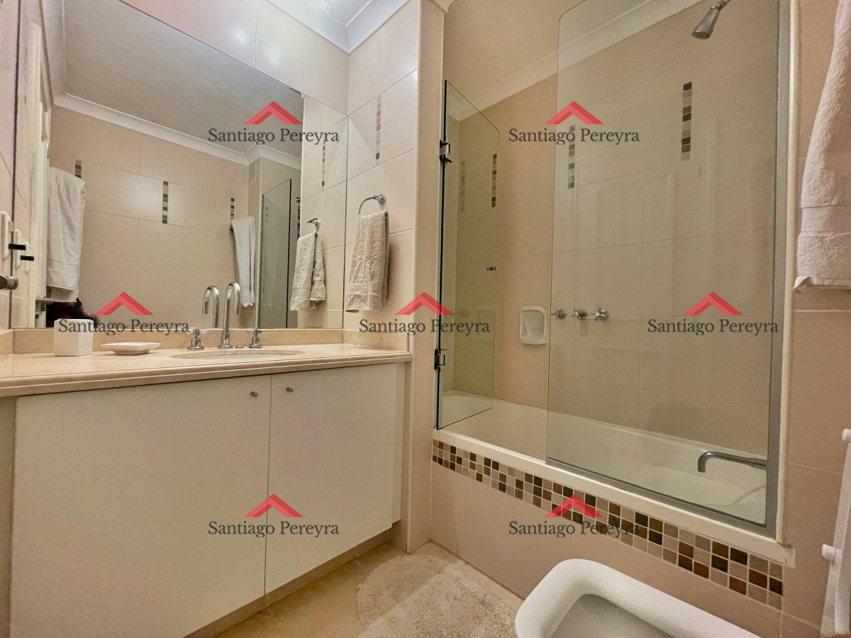Apartamento ID.1768 - Moderno apartamento en venta a pasos de la playa 2 dormitorios 2 baños cocina con lavadero balcon y amenities