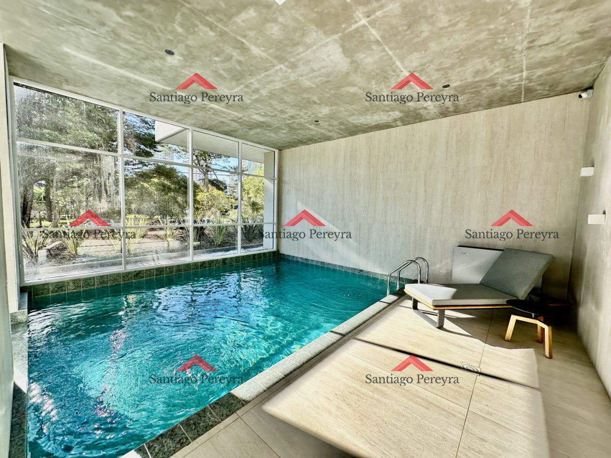 Apartamento ID.17032 - Dos dormitorios y dos baños en venta, zona Shopping Punta