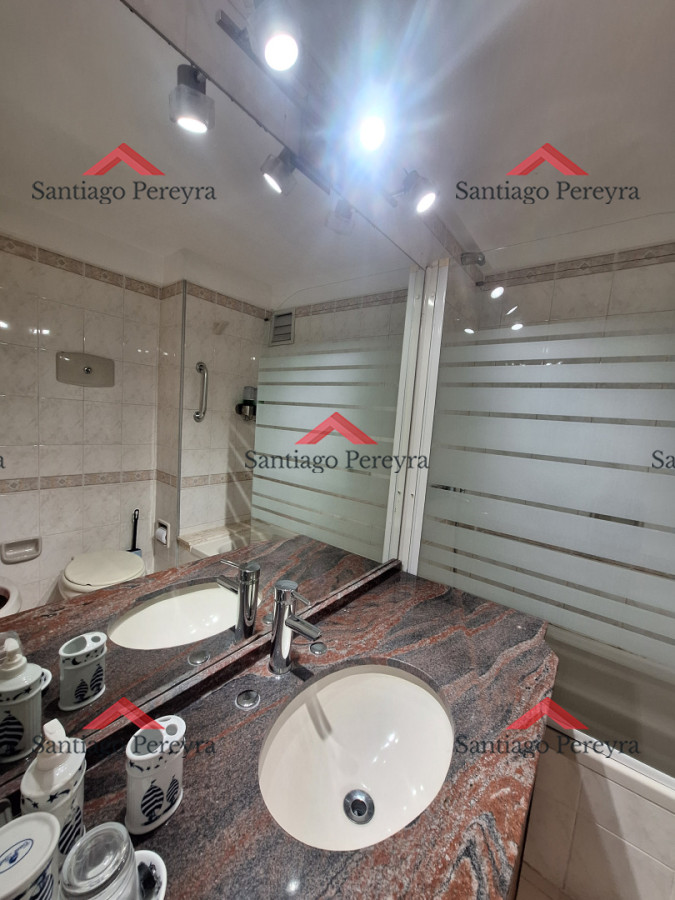Apartamento ID.423 - Apartamento en venta de dos dormitorios con vista a playa mansa