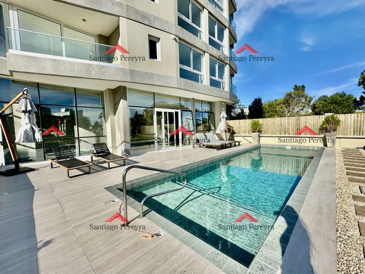 Apartamento ID.17032 - Dos dormitorios y dos baños en venta, zona Shopping Punta