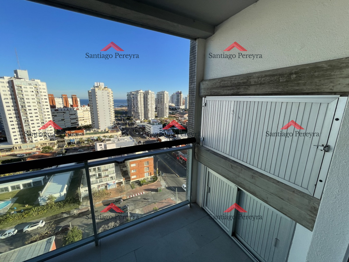 Apartamento ID.2086 - Alquiler a pasos de playa brava y mansa, 2 dormitorios, parrillero propio
