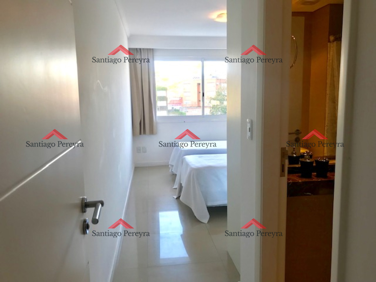 Apartamento ID.9309 - Apartamento en Alquiler a una cuadra del mar (Playa Mansa)  en torre nueva, con todos y excelentes servicios .