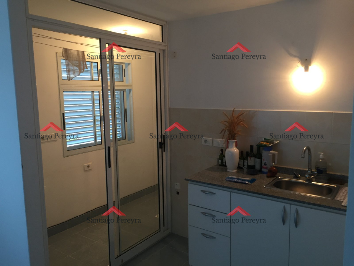 Apartamento ID.3612 - Edificio sobre Avenida, excelente ubicacion.