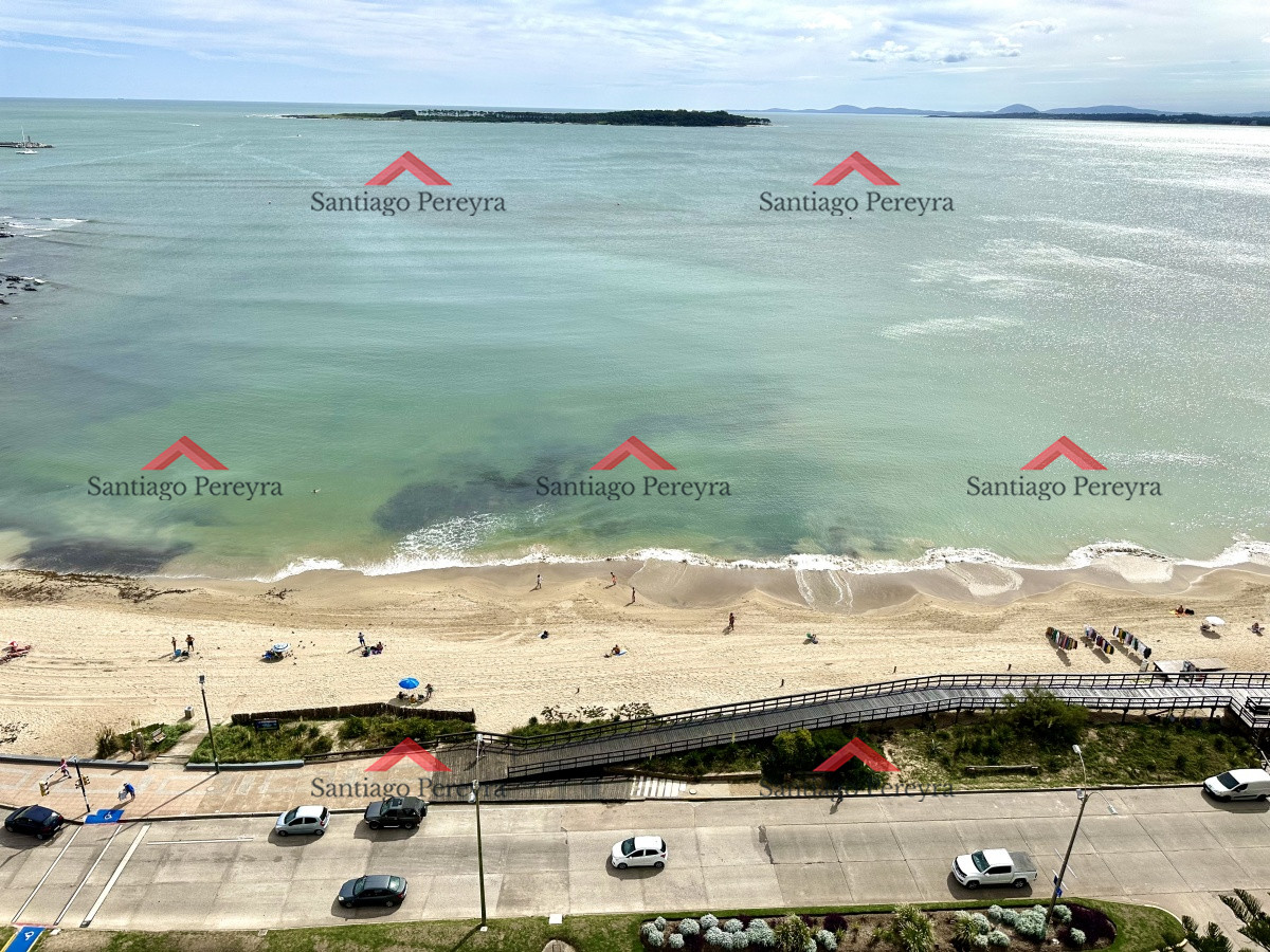 Apartamento ID.14017 - Apartamento en venta en Primera línea Playa Mansa