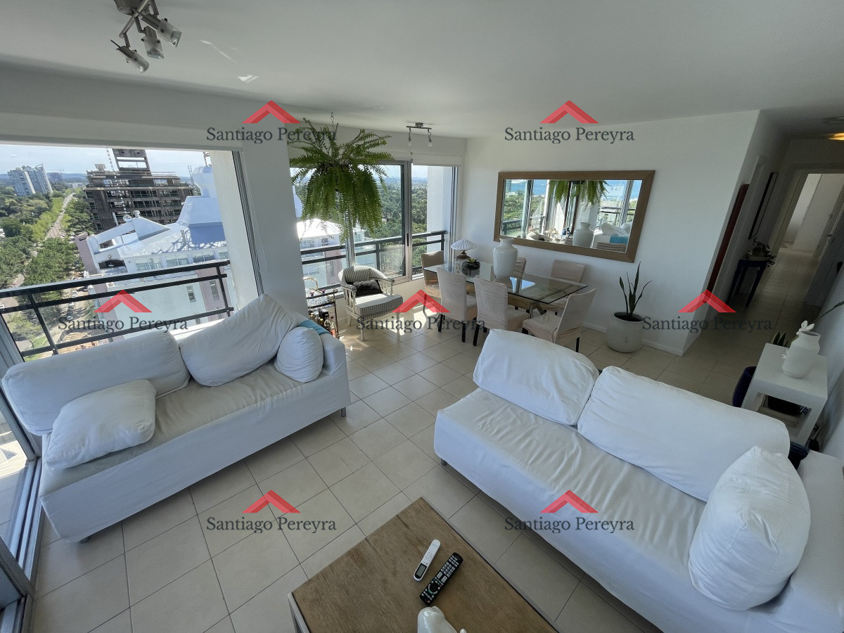 Apartamento ID.14018 - Penthouse con hermosa vista en venta, 3 dormitorios, cocina definida y lavadero, excelentes amenities y vista a amplia a la mansa