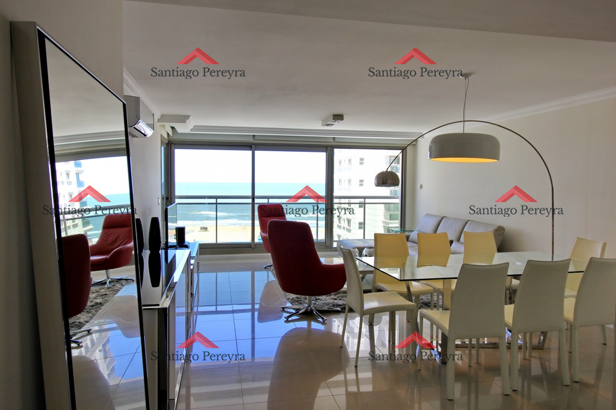 Apartamento ID.11444 - Apartamento de 3 dormitorios, primera linea frente al mar, en alquiler y venta, Punta del Este