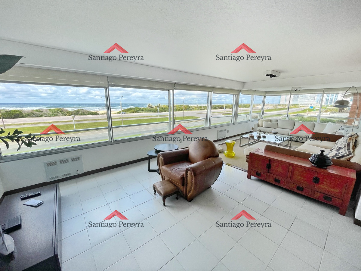 Apartamento ID.2141 - Apartamento en venta primera linea playa brava
