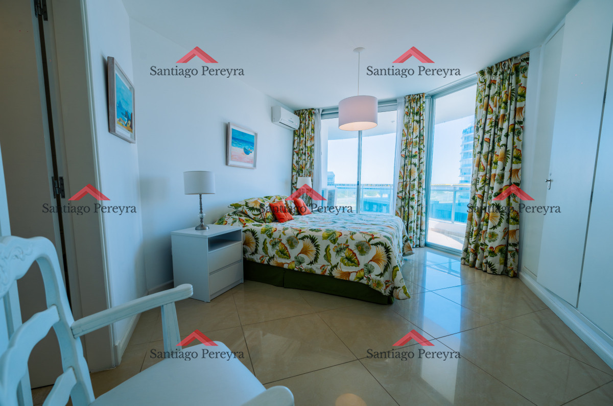Apartamento ID.12858 - Amplio Apartamento de 3 dormitorios + dependencia a 100 metros Del Mar