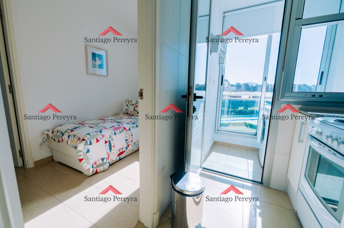 Apartamento ID.12858 - Amplio Apartamento de 3 dormitorios + dependencia a 100 metros Del Mar