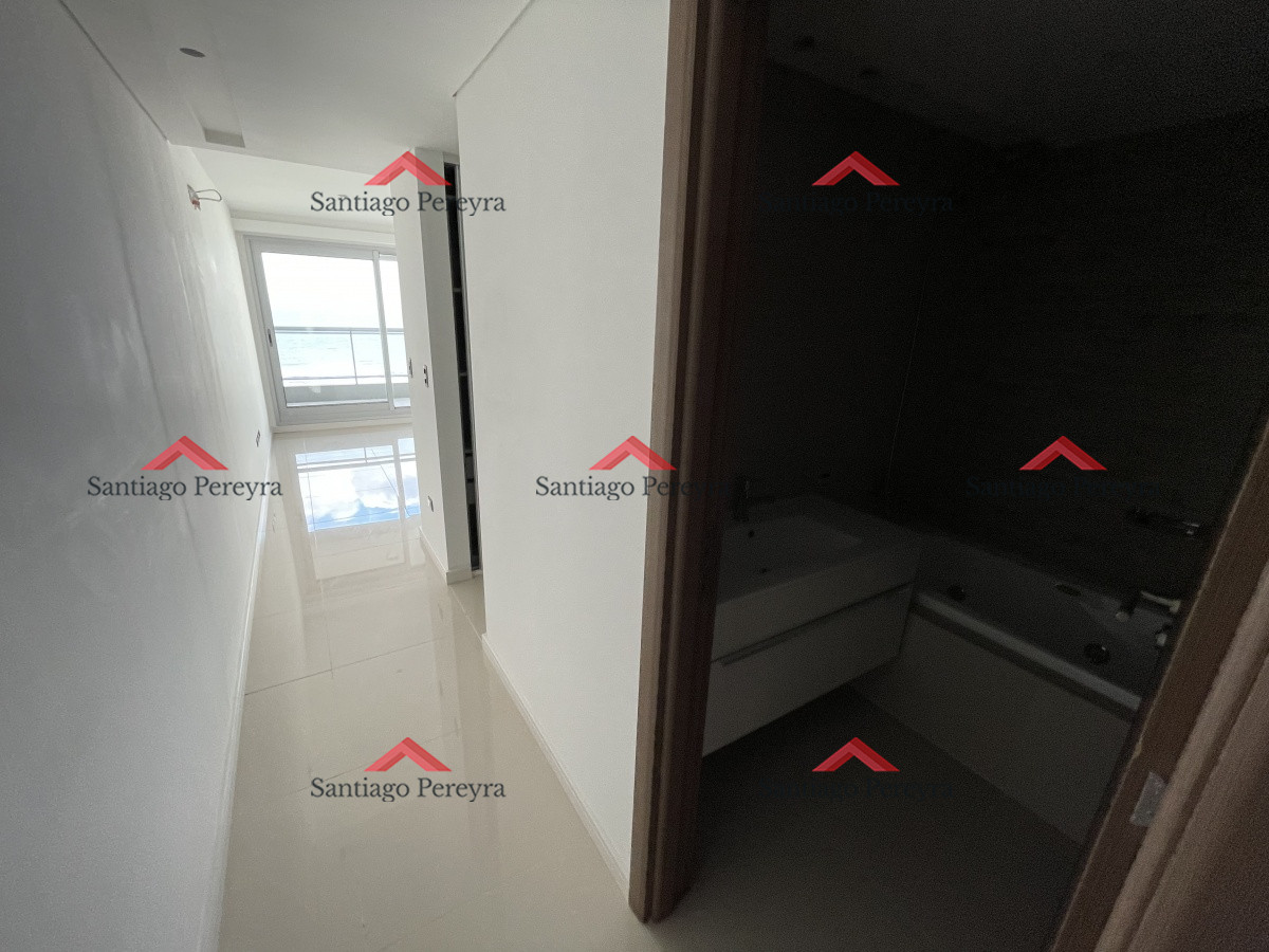 Apartamento ID.6945 - Edificio de categoría en Playa Brava