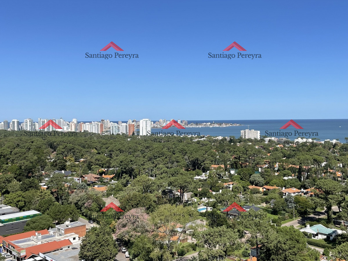 Apartamento ID.14018 - Penthouse con hermosa vista en venta, 3 dormitorios, cocina definida y lavadero, excelentes amenities y vista a amplia a la mansa