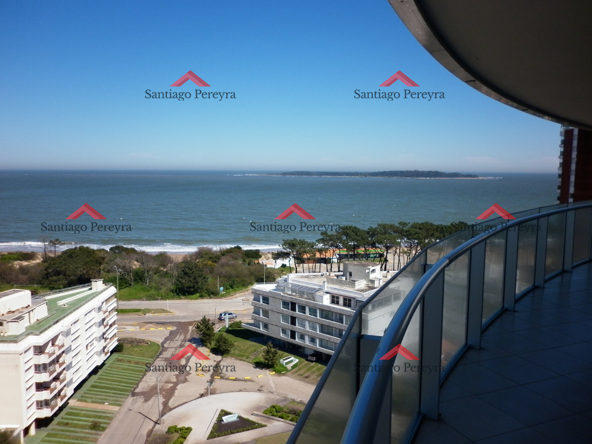 Apartamento ID.1543 - Excelente apartamento en edificio de categoría en Playa Mansa