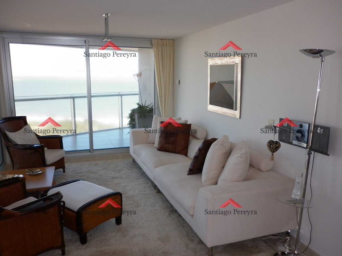 Apartamento ID.1543 - Excelente apartamento en edificio de categoría en Playa Mansa